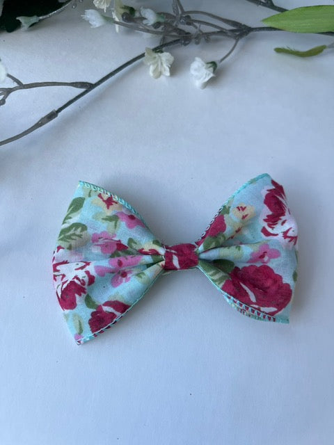 Dusty blue/pink floral center pinch clip in hair bow