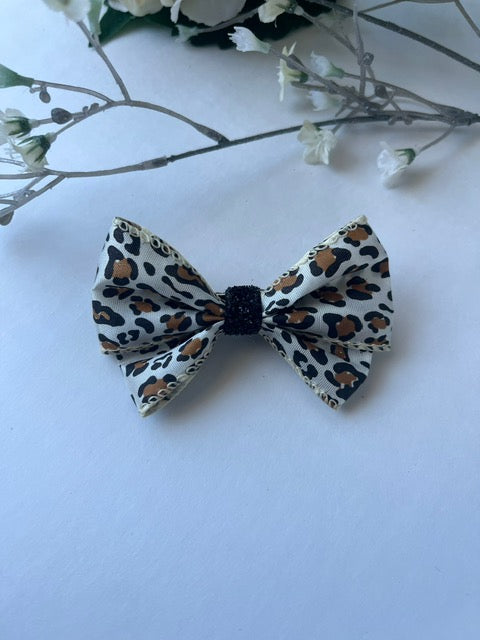 Cheeta print butterfly pinch clip in hair bow